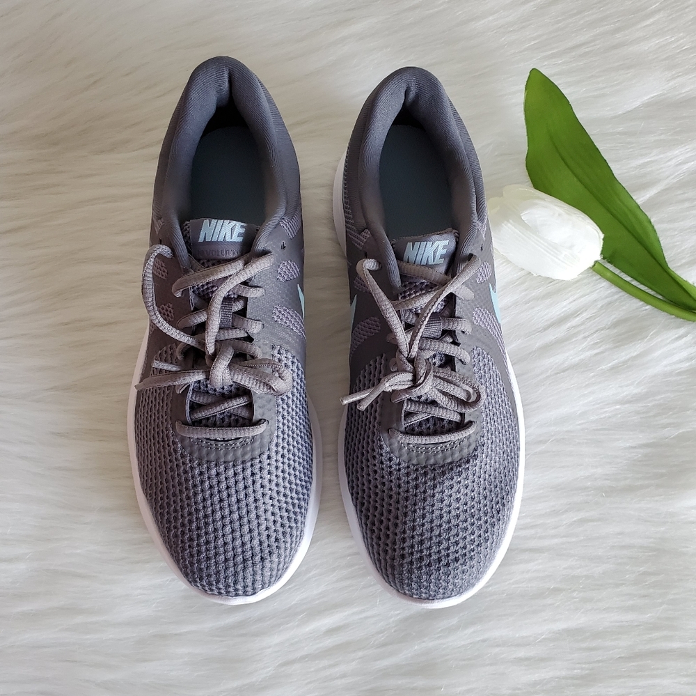 NIKE WOMEN'S SHOES SIZE 8 WIDE - Picture 2 of 7